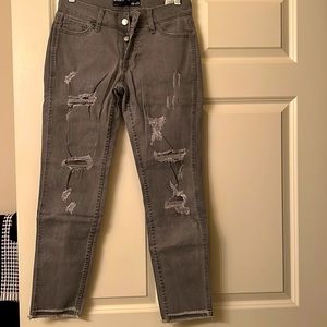 Hollister new w out tags grey jeans